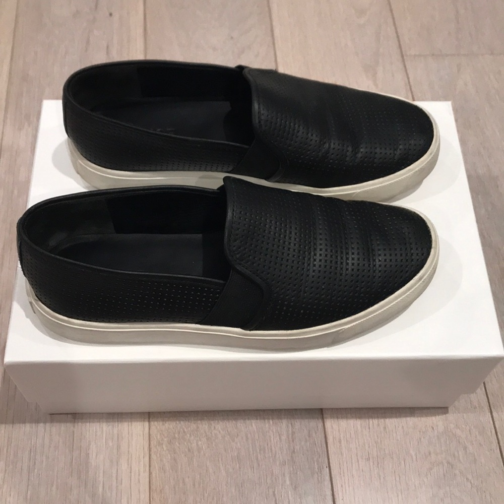 Vince Blair 5, Black Slip-on’s